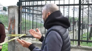 Esenyurt’ta Park Halindeki Araç Göçüğe Düştü