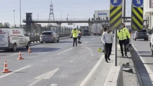Esenyurt’ta Trafik Kazası: Araç Yan Yattı