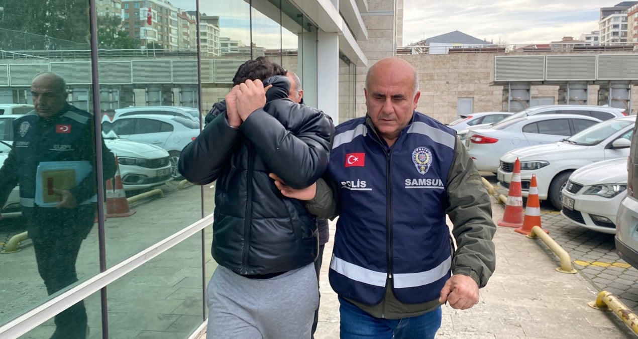 Evini bastığı kız arkadaşını dakikalarca dövdü!