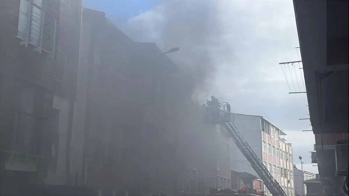 Fatih’te Tarihi Binada Yangın