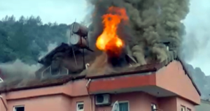 Fethiye’de çatıdaki yangın büyük korku yaşattı