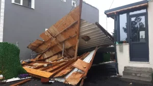 Fırtına Yangın Çıkardı, 2 Yaralı