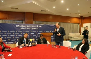 Gazetecilere Yemeğinde Destek Mesajı