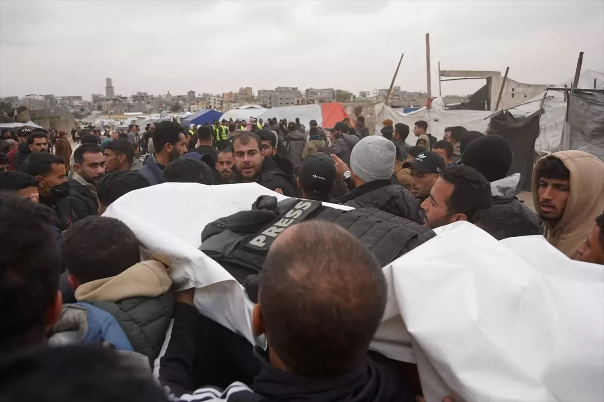 Gazetecilerin Cenaze Törenine Tepki Yağdı