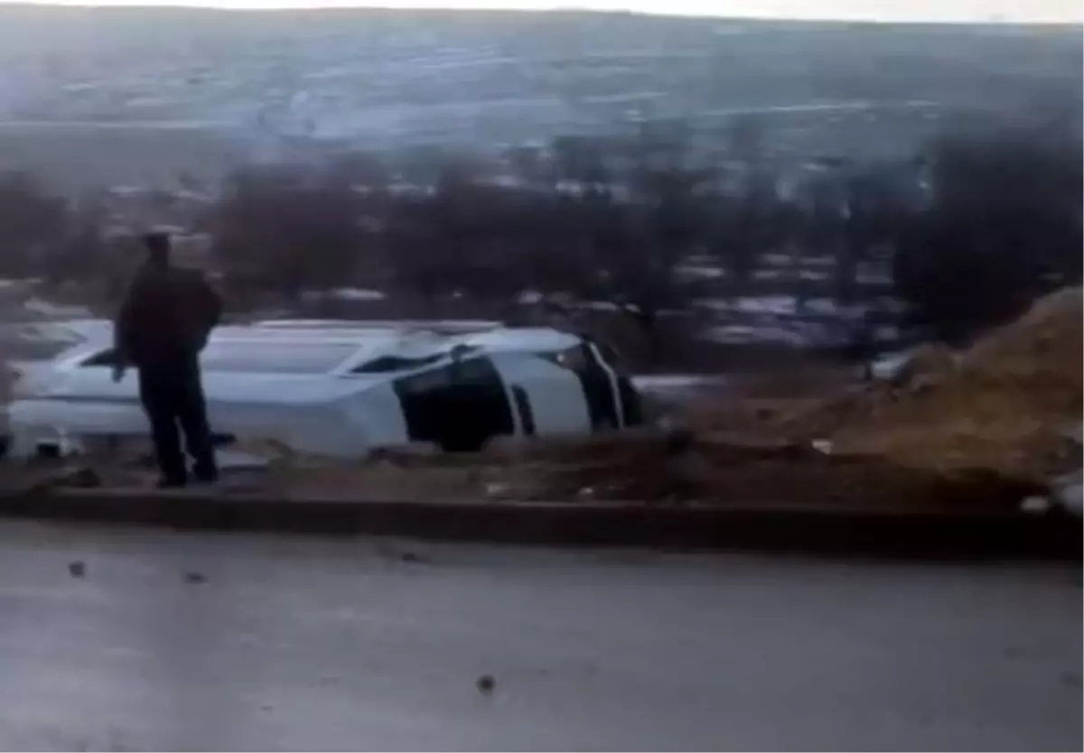 Gaziantep’te Minibüs Devrildi: 10 Yaralı