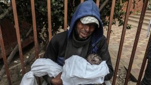 Gazze’de 11 çocuk donarak can verdi