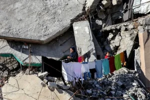 Gazze’de Filistinliler Geçici Barınakta Yaşıyor