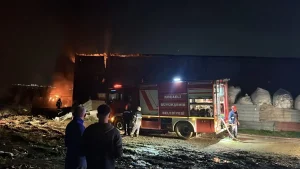 Gebze’de Atık Plastik Deposunda Yangın