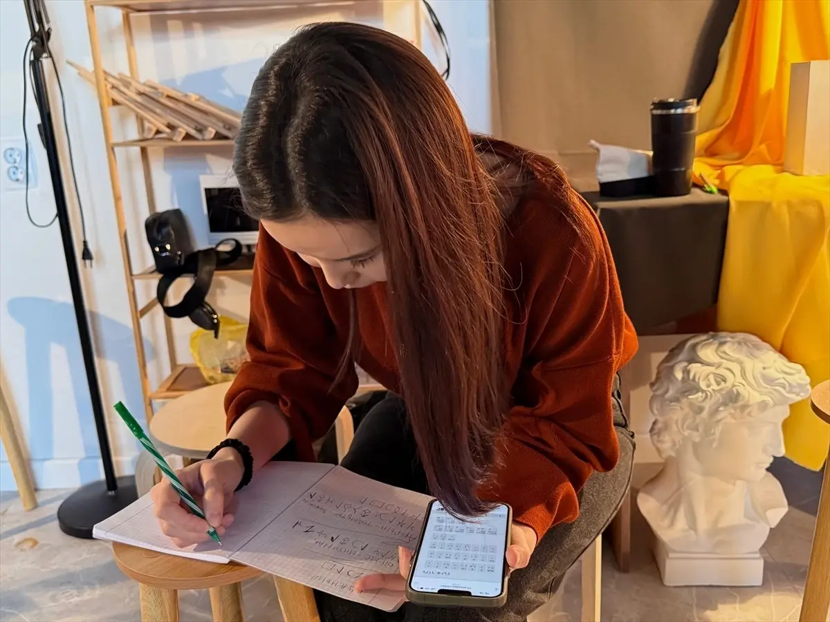 Genç Sanatçı Göktürk Alfabesini Yeniden Hayatlandırıyor