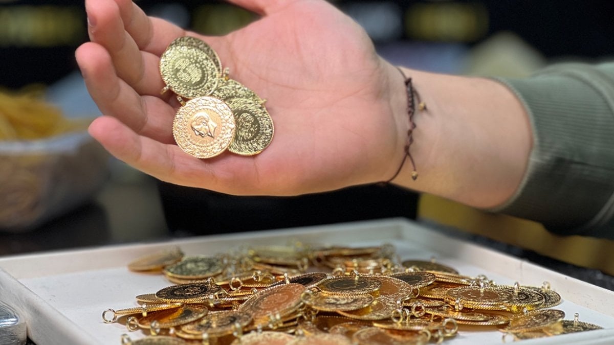 Gram altın 7 bin lirayı geçti! Altın ve gümüş yükselmeye devam ediyor
