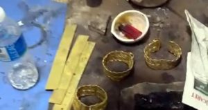 Güzellik merkezi sahte altın atölyesi çıktı!