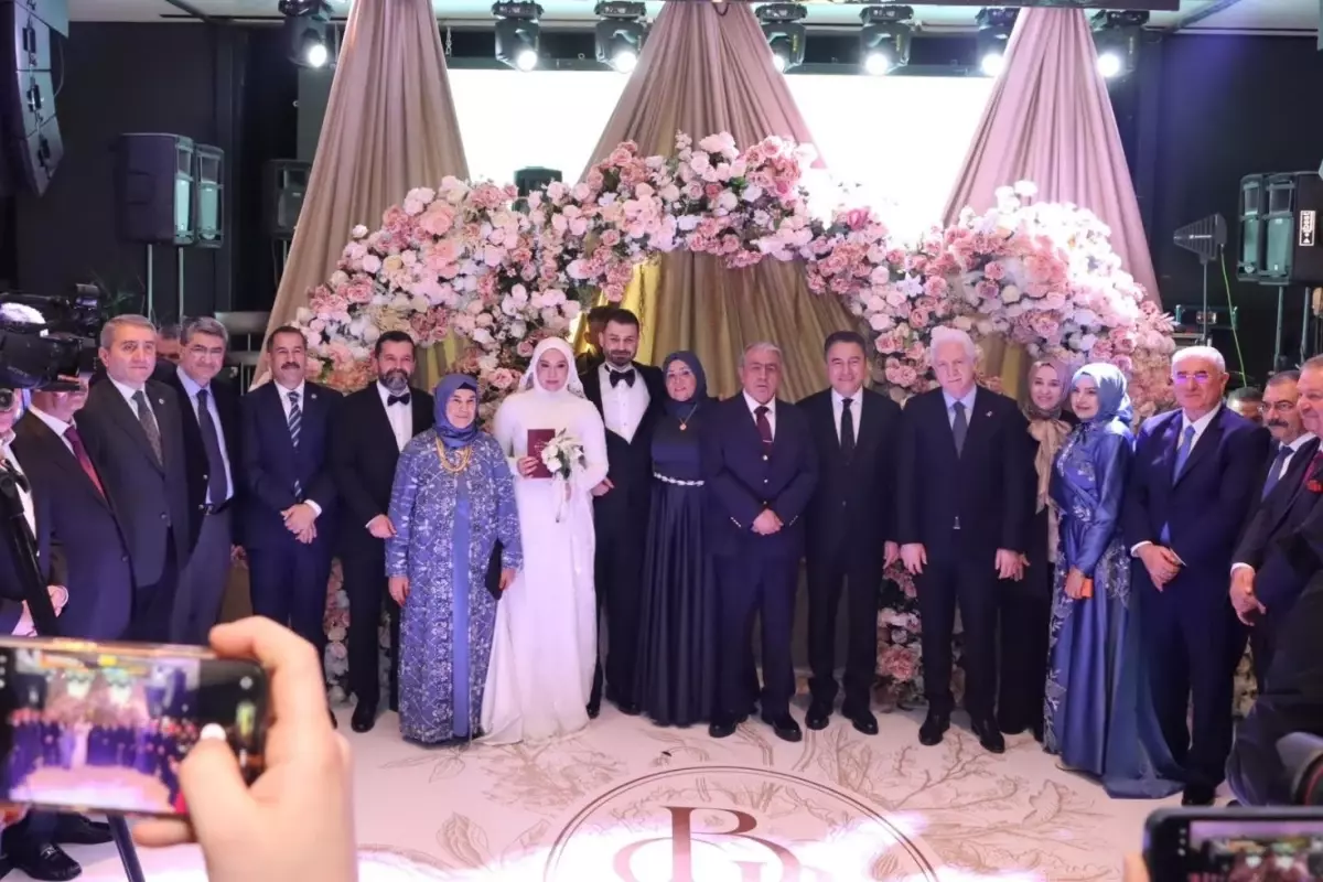 Haberler.com’un mutlu günü! Bilal Teymur ve Betül Kavak dünyaevine girdi