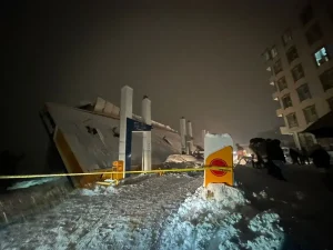 Hakkari’de Akaryakıt İstasyonu Çöktü