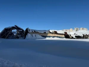 Hakkari’de Kar Yağışı Çatılara Zarar Verdi
