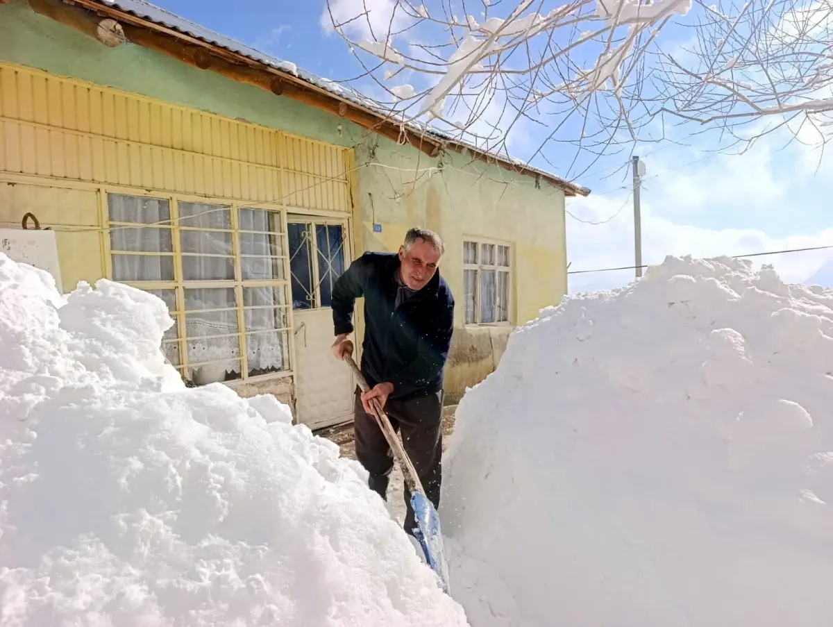 Hakkari’de Kar Yağışı Hayatı Olumsuz Etkiledi
