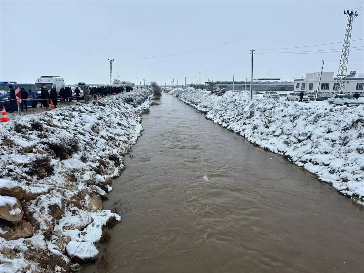 Harran’da Sulama Kanalına Düşen Araçta Kurtarma Çalışmaları Başlatıldı