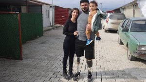 Hatay’da depremzede Emre yeniden hayata tutundu