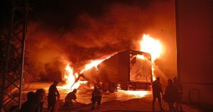 Hatay’da park halindeki TIR küle döndü
