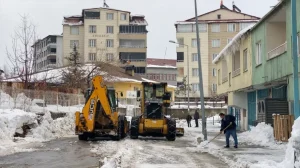 Hizan’da Karla Mücadele Devam Ediyor