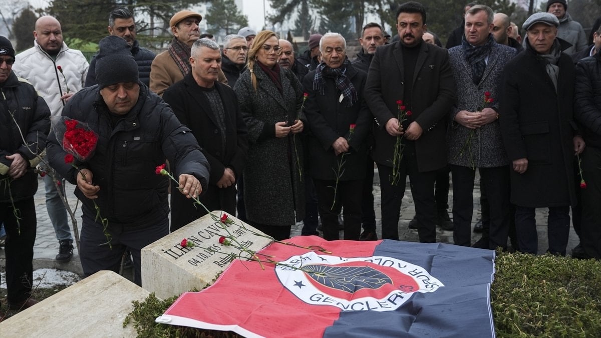 İlhan Cavcav kabri başında anıldı