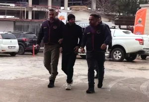 İnegöl’de Cezaevi Firarisi Tüfekle 2 Kişiyi Yaraladı