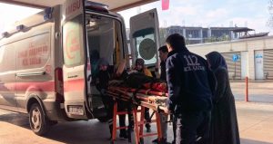 İnegöl’de depoda üzerine demir yığınları devrildi: 61 yaşındaki işçi yaralandı