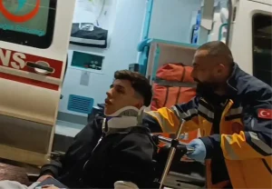 İnegöl’de Otomobil Direğe Çarptı: Sürücü Yaralandı