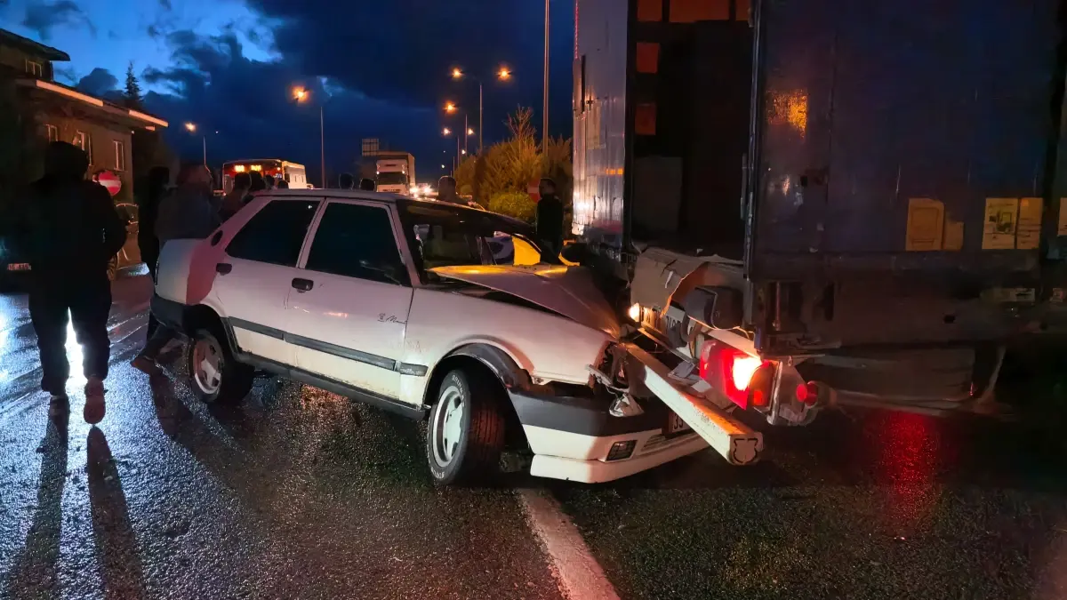 İnegöl’de TIR ile otomobil çarpıştı: 1 yaralı