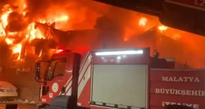 İşçilerin kaldığı konteyner yatakhane alevlere teslim oldu