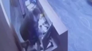 İstanbul Beylikdüzü’nde siteye silahlı saldırıda güvenlik görevlisi ağır yaralandı