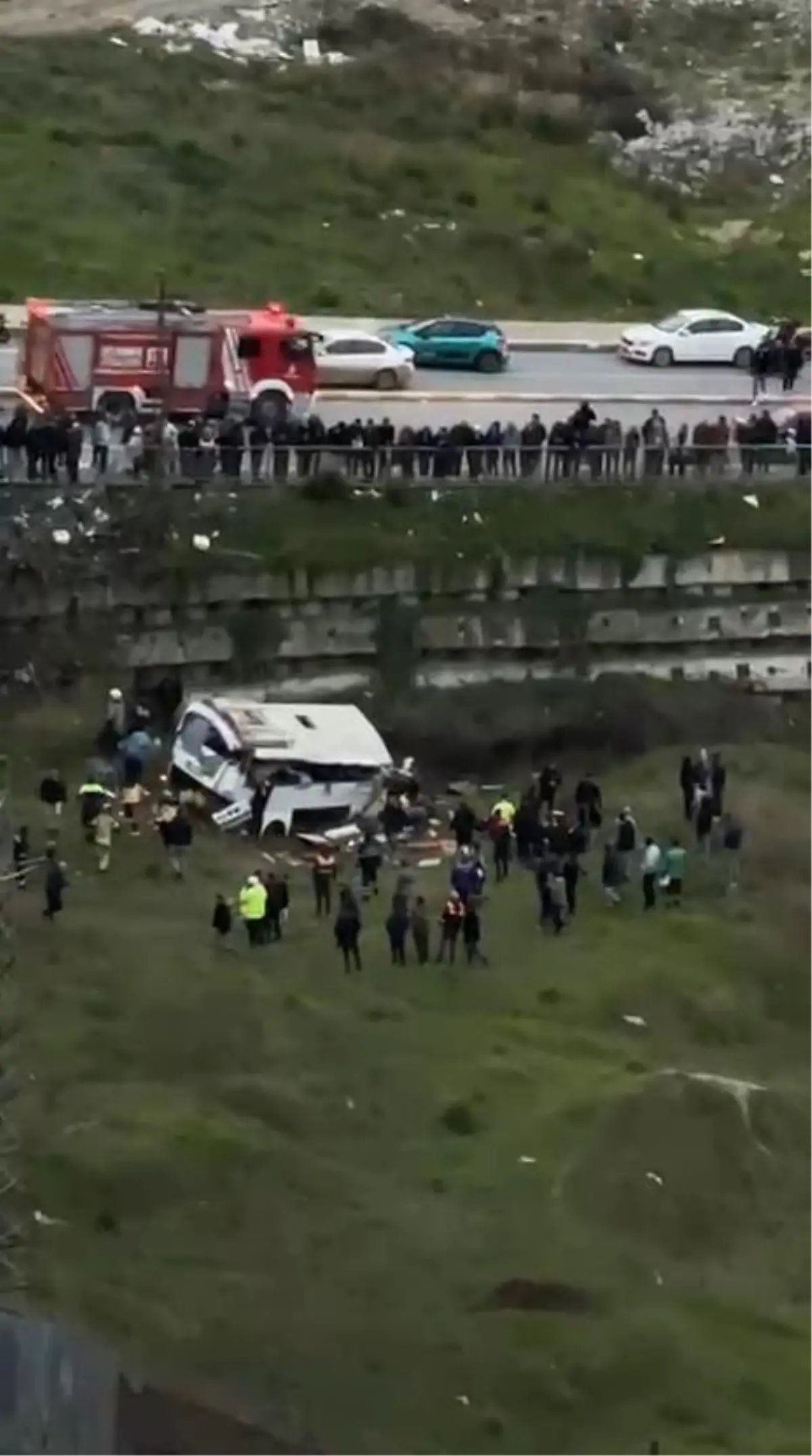 İstanbul Esenyurt’ta otobüs şarampole yuvarlandı! Ölü ve yaralılar var