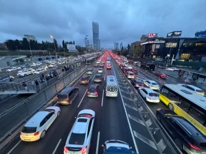 İstanbul’da akşam saatlerinde trafik yoğunluğu yüzde 90’a çıktı