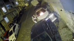 İstanbul’da arabanın üzerine gazlı bez atıldı