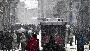 İstanbul’da bazı noktalarda kar kalınlığı yer yer 10 santimetreyi buldu
