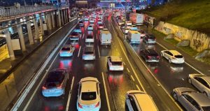 İstanbul’da cuma trafiği: Yoğunluk yüzde 87’ye çıktı