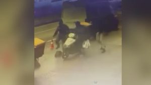 İstanbul’da film gibi kovalamaca: Polis, kuryenin motoruyla şüpheliyi yakaladı