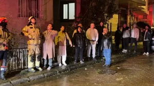 İstanbul’da Fırtına Çatılar Uçurdu