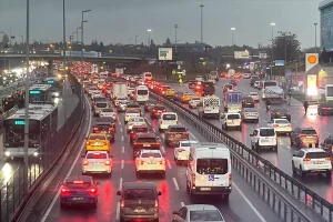 İstanbul’da haftanın ikinci iş gününde trafikte yoğunluk yaşanıyor