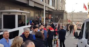 İstanbul’da kaymakamlık binasında yangın paniği! Tahliye edildi