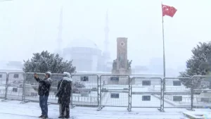 İstanbul’da Yeni Yıl Karla Geldi