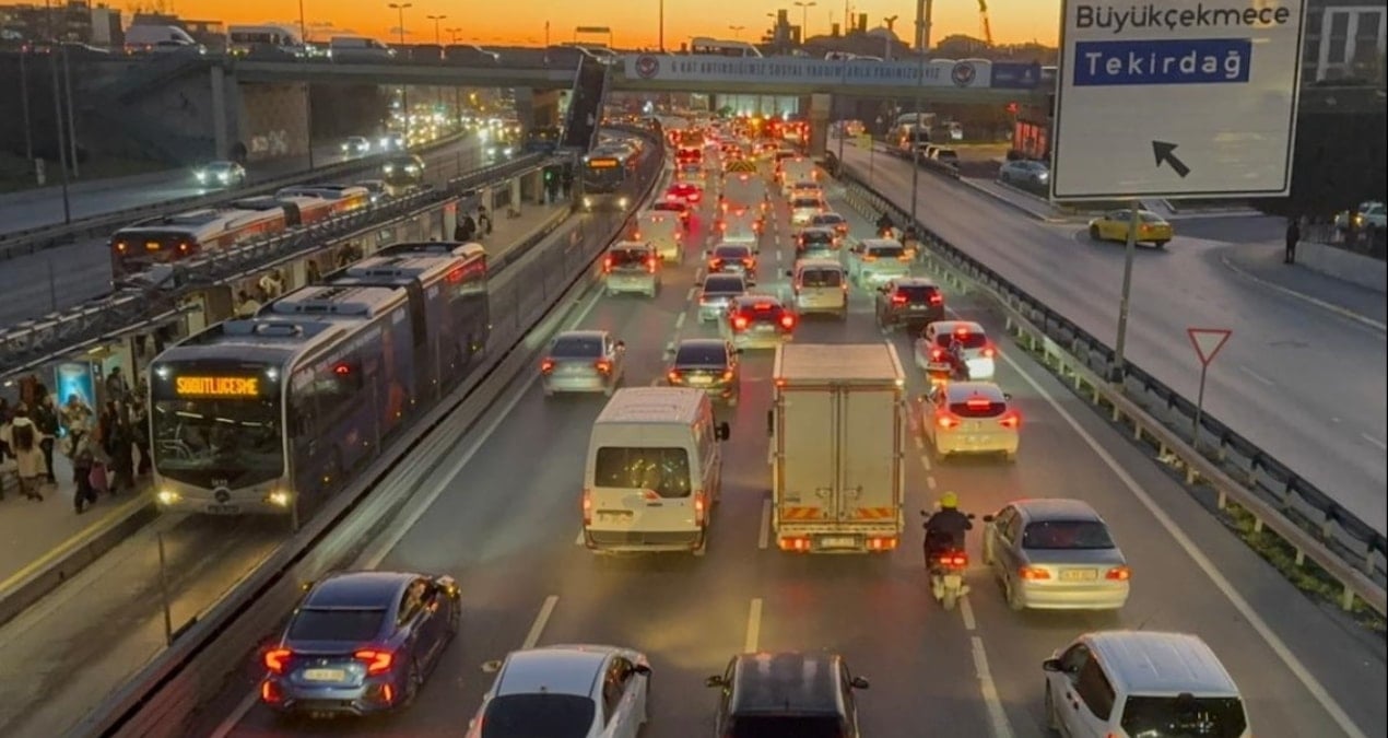 İstanbul’da yılbaşı trafiği: Yoğunluk yüzde 74’e ulaştı