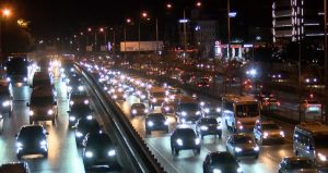 İstanbul’da zifiri karanlıkta iş başı trafiği! Yoğunluk yüzde 60’ı aştı