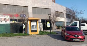 İzmir’de film gibi banka aracı soygunu: 30 milyon lirayı gasbettiler