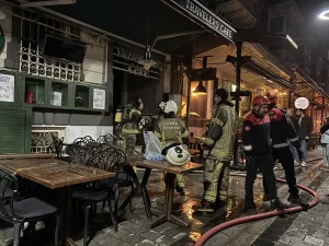 İzmir’de Kafe Çatısında Yangın: İki Yaralı