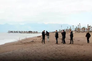 İzmir’de sahile vurmuş bir çocuk cesedi bulundu