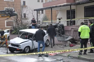 İzmir’de trafik kazasında 6 kişi yaralandı