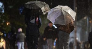 İzmir’i sağanak ve fırtına vurdu