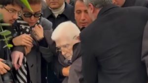 İzzet Günay, Haldun Dormen’in cenazesinde fenalaşarak yere yığıldı