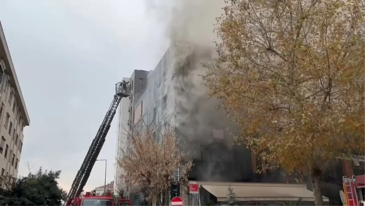 Kadıköy’de 5 Katlı Binada Yangın