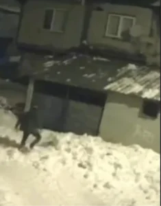 Kar temizlerken düştü